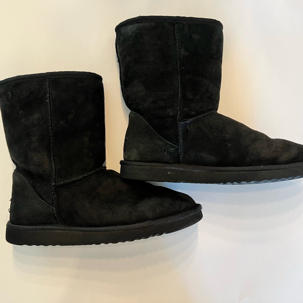 UGG Australia Classic Short Black Suede Sheepskin Boots – Women’s Size 8